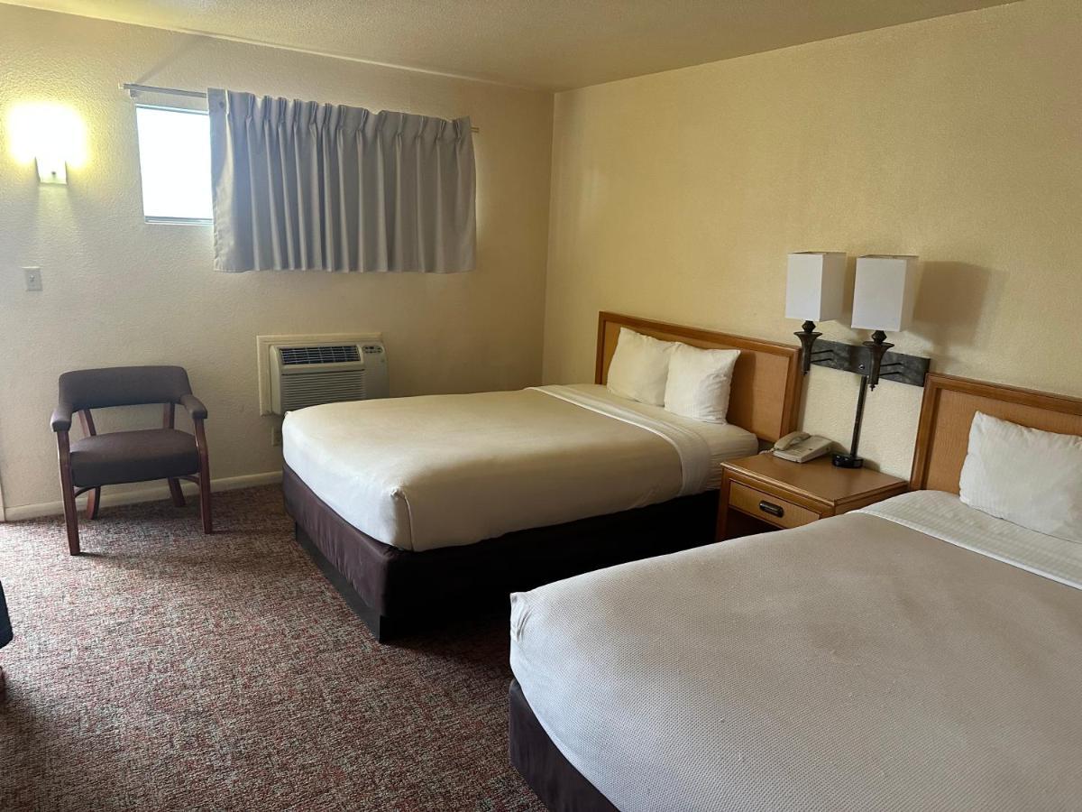 Big Bend Traveler'S Inn Great Bend Exteriér fotografie