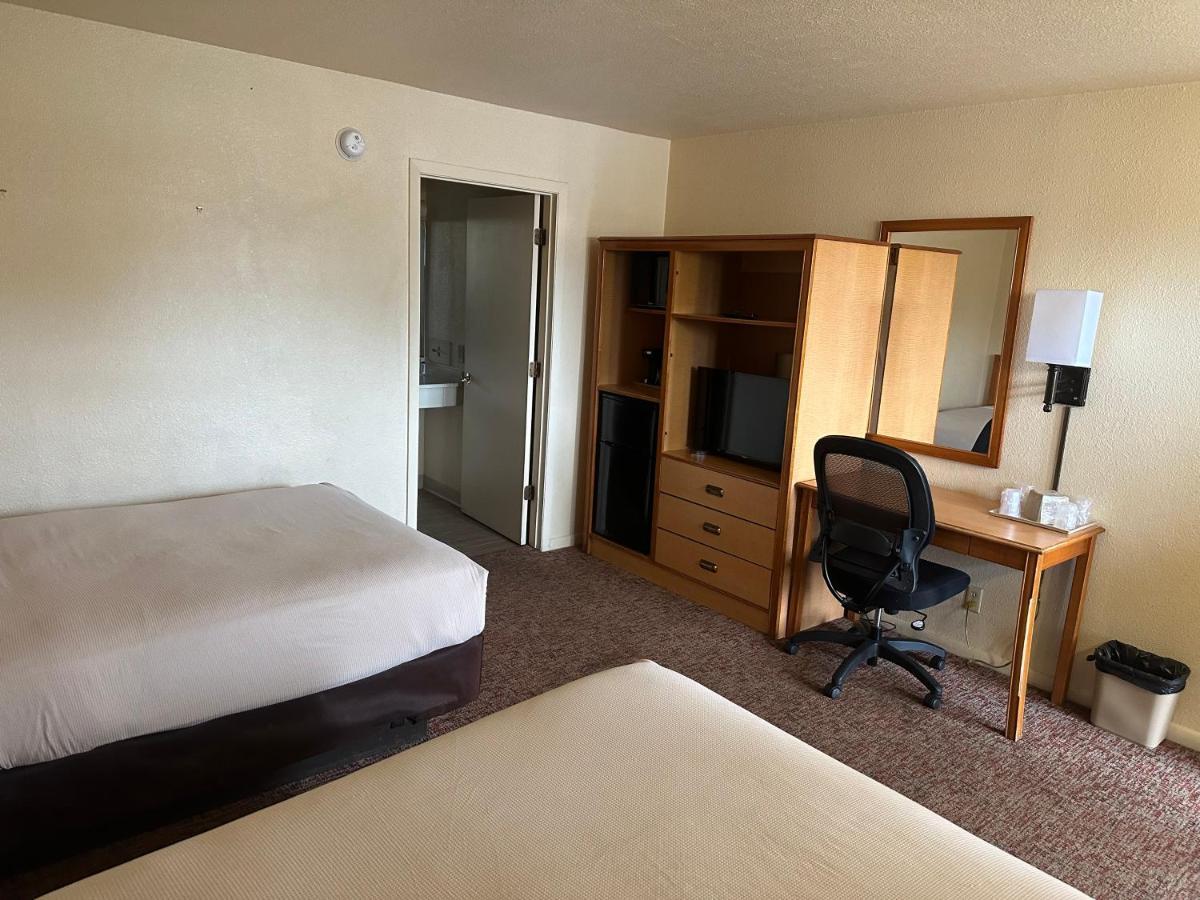 Big Bend Traveler'S Inn Great Bend Exteriér fotografie